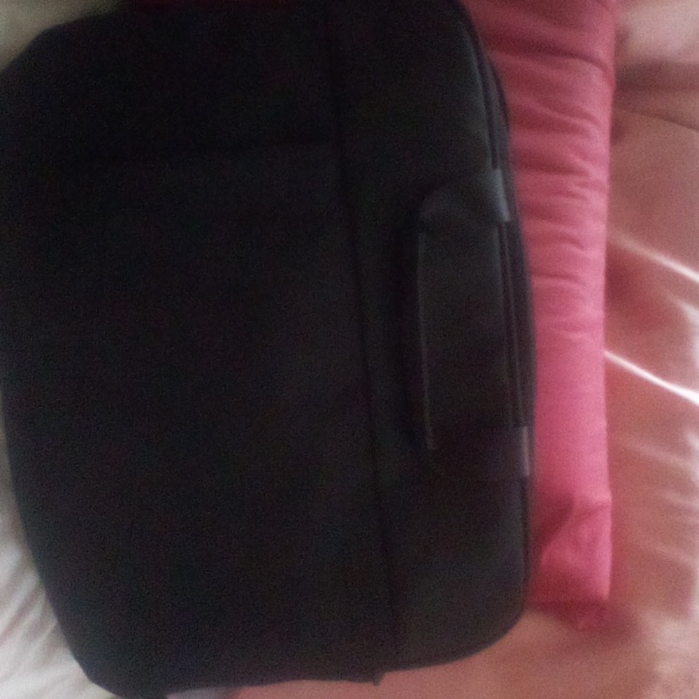 Laptop carrying case